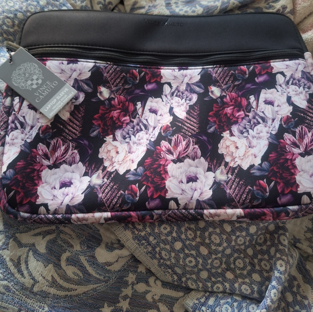 NWT Vince Camuto Laptop Sleeve